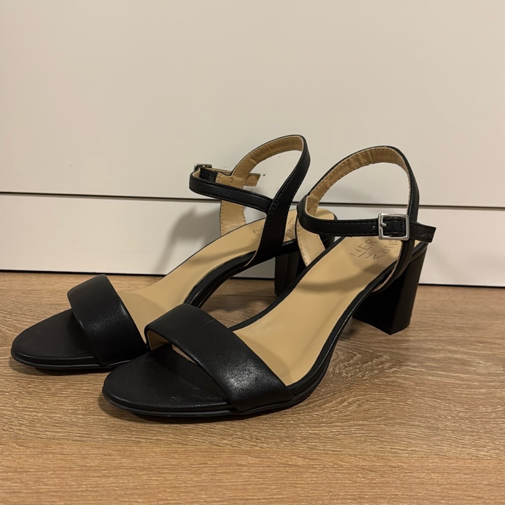 Naturalizer black block heeled sandals size 7